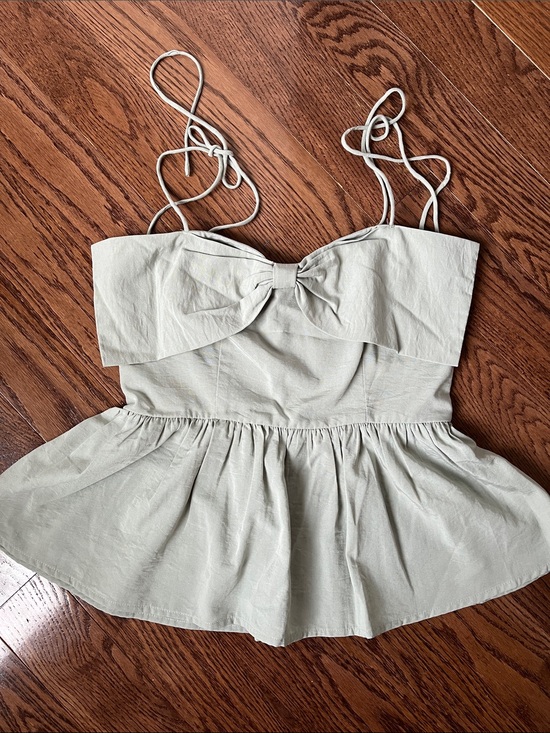 Oddi Tops - Oddi Bow-Front Peplum Camisole Top in Sage Green - Size Small